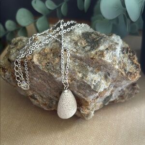 Avon Vintage White Lava Stone Style Pendant Necklace Silver Chain 22” 354